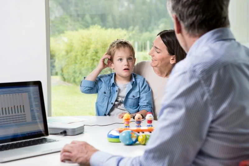 Tại Sao Trẻ Tuổi Trung Học Bị Khiếm Thính? Nguyên Nhân & Giải Pháp Phòng Ngừa